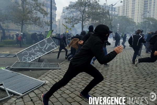 Le premier anniversaire du mouvement des Gilets jaunes Paris 2019 yellow vest (gilets jaunes) mark the first anniversary Paris