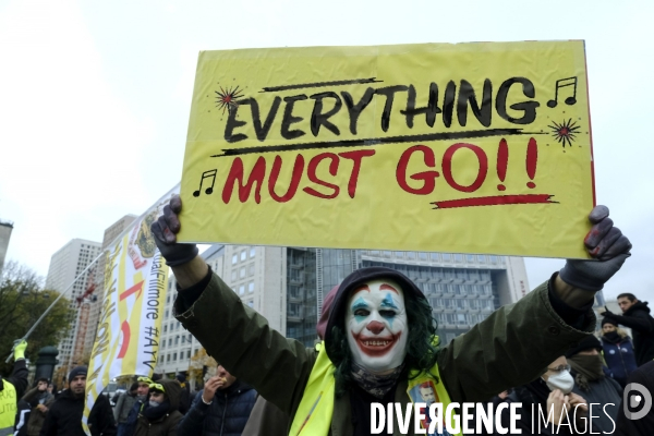 LeÊpremier anniversaireÊdu mouvement desÊGilets jaunes Paris 2019 yellow vest (gilets jaunes) mark the first anniversary Paris