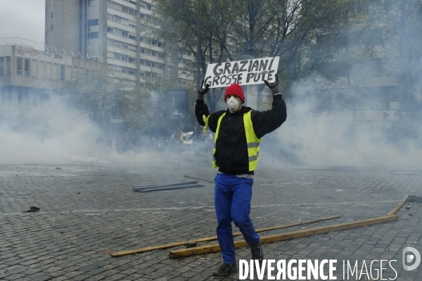 LeÊpremier anniversaireÊdu mouvement desÊGilets jaunes Paris 2019 yellow vest (gilets jaunes) mark the first anniversary Paris