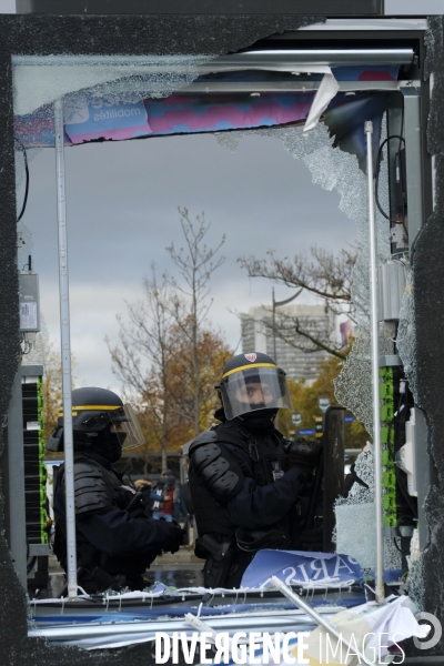 LeÊpremier anniversaireÊdu mouvement desÊGilets jaunes Paris 2019 yellow vest (gilets jaunes) mark the first anniversary Paris