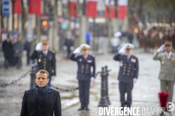 Cérémonie célébration de l armistice du 11 novembre 1918 sous l Arc de Triomphe à Paris