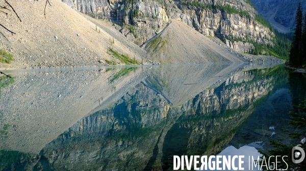 Glaciers, chutes, fleuves et lacs dans les Rocheuses canadiennes