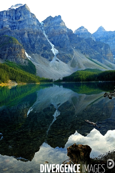 Glaciers, chutes, fleuves et lacs dans les Rocheuses canadiennes