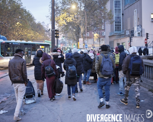 Opération évacuation avortée Porte d Aubervilliers .