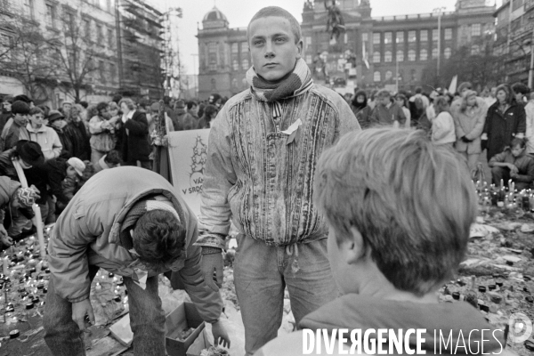 PRAGUE 1989 . La revolution de velour - The velvet revolution