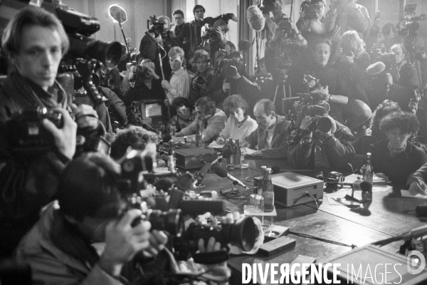 PRAGUE 1989 . La revolution de velour - The velvet revolution