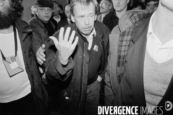 PRAGUE 1989 . La revolution de velour - The velvet revolution