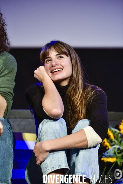 Le film LA DERNIERE VIE DE SIMON présenté par la scénariste Sabrina B KARINE, et les comédiens Camille CLARIS et Martin KARMANN. The film THE LAST LIFE OF SIMON presented by screenwriter Sabrina B KARINE, and actors Camille CLARIS and Martin KARMANN