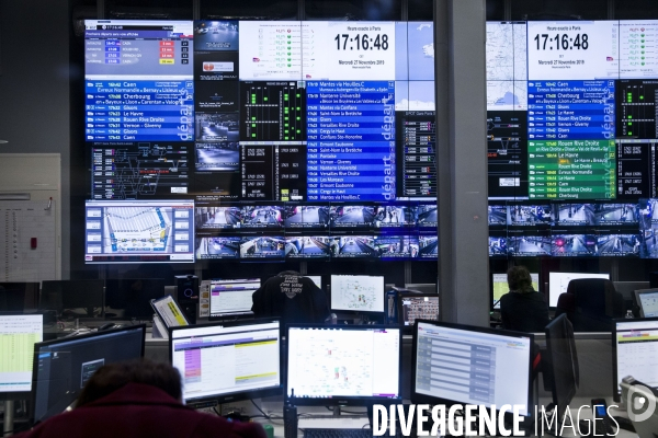 Jean-Baptiste DJEBBARI à la rencontre d agents de la SNCF.
