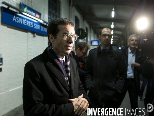 Jean-Baptiste DJEBBARI à la rencontre d agents de la SNCF.