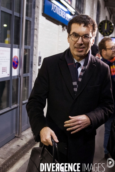 Jean-Baptiste DJEBBARI à la rencontre d agents de la SNCF.