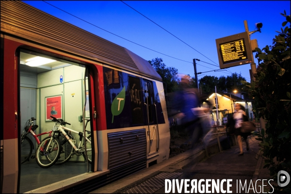 Voyage dans les Tranciliens de la SNCF le long de la ligne L.