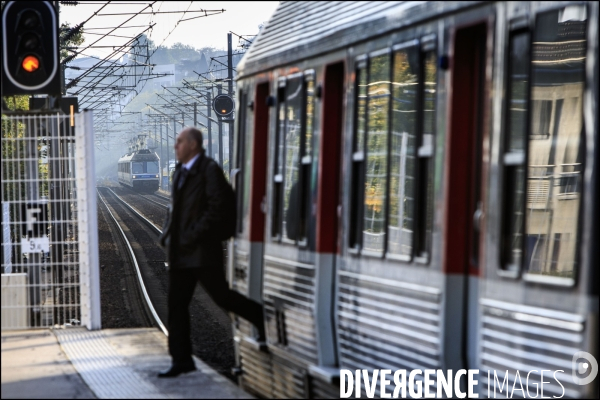 Voyage dans les Tranciliens de la SNCF le long de la ligne L.