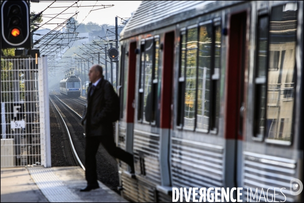 Voyage dans les Tranciliens de la SNCF le long de la ligne L.