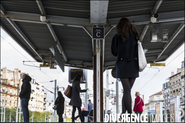 Voyage dans les Tranciliens de la SNCF le long de la ligne L.