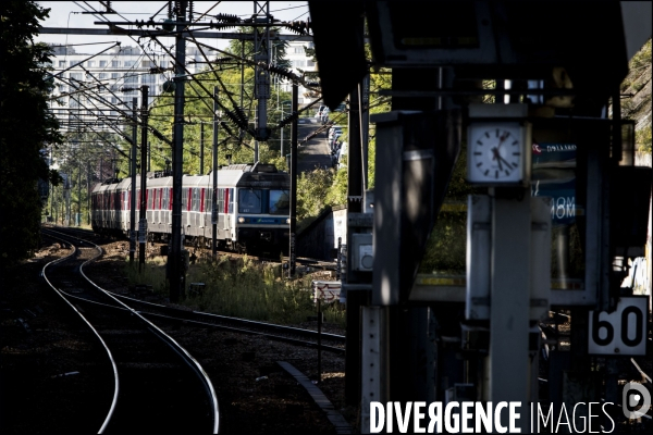 Voyage dans les Tranciliens de la SNCF le long de la ligne L.