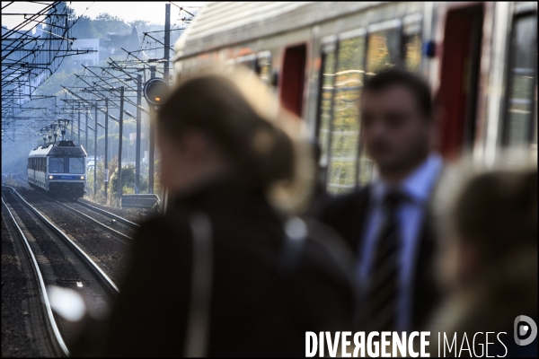 Voyage dans les Tranciliens de la SNCF le long de la ligne L.