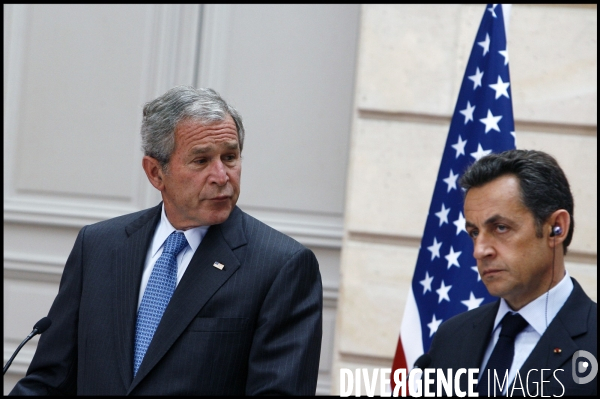 Nicolas sarkozy recoit le president americain georges w bush
