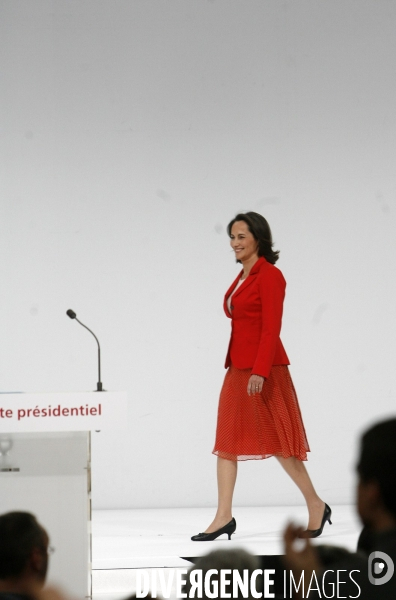 Segolene royal presente son programme a villepinte