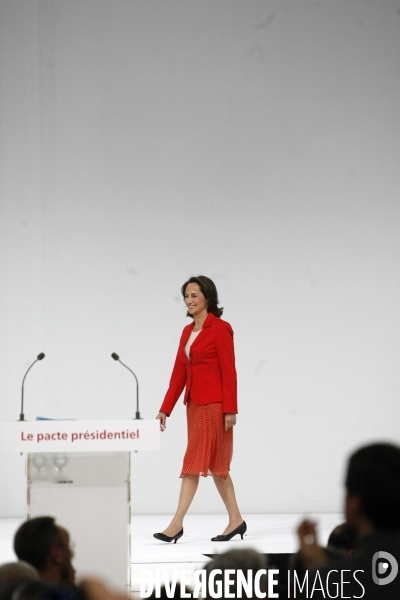 Segolene royal presente son programme a villepinte