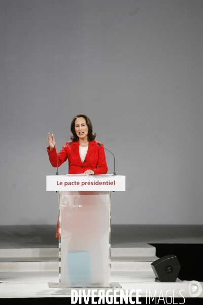 Segolene royal presente son programme a villepinte