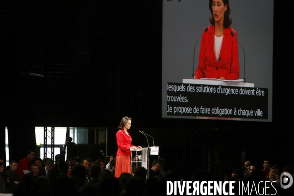 Segolene royal presente son programme a villepinte