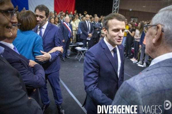 Emmanuel Macron , grand debat national à Greoux-les-bains