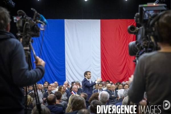 Emmanuel Macron , grand debat national à Greoux-les-bains