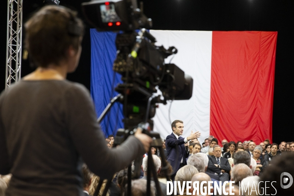 Emmanuel Macron , grand debat national à Greoux-les-bains