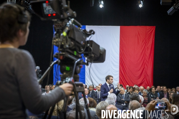 Emmanuel Macron , grand debat national à Greoux-les-bains