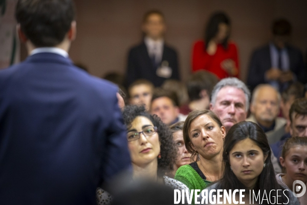 Emmanuel Macron , grand debat national à Greoux-les-bains