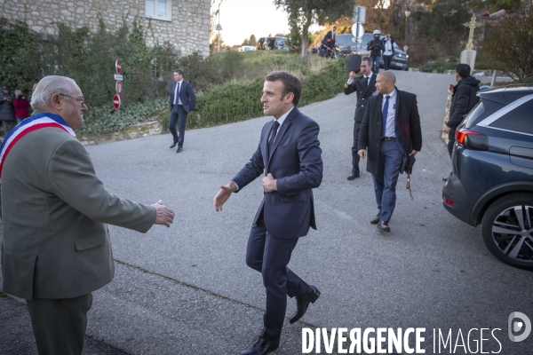 Emmanuel Macron , grand debat national à Greoux-les-bains