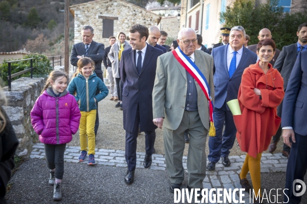 Emmanuel Macron , grand debat national à Greoux-les-bains