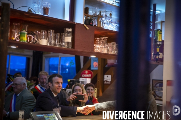 Emmanuel Macron , grand debat national à Greoux-les-bains