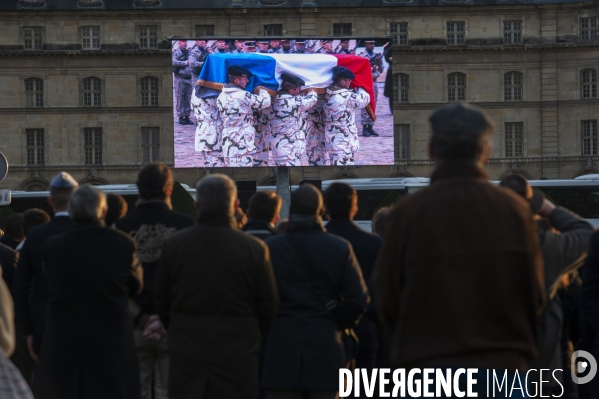 Hommage aux 13 soldats français morts au Mali