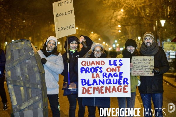 Manifestation pour la Grève du 5 décembre 2019 à Paris. National strike of 5 December 2019 in Paris.