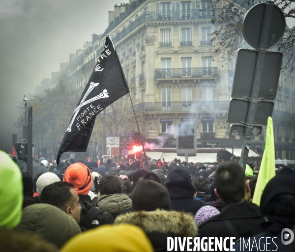 Manifestation pour la Grève du 5 décembre 2019 à Paris. National strike of 5 December 2019 in Paris.