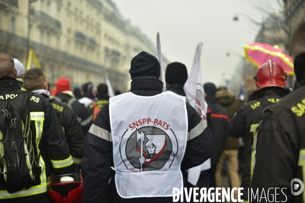 Manifestation pour la Grève du 5 décembre 2019 à Paris. National strike of 5 December 2019 in Paris.