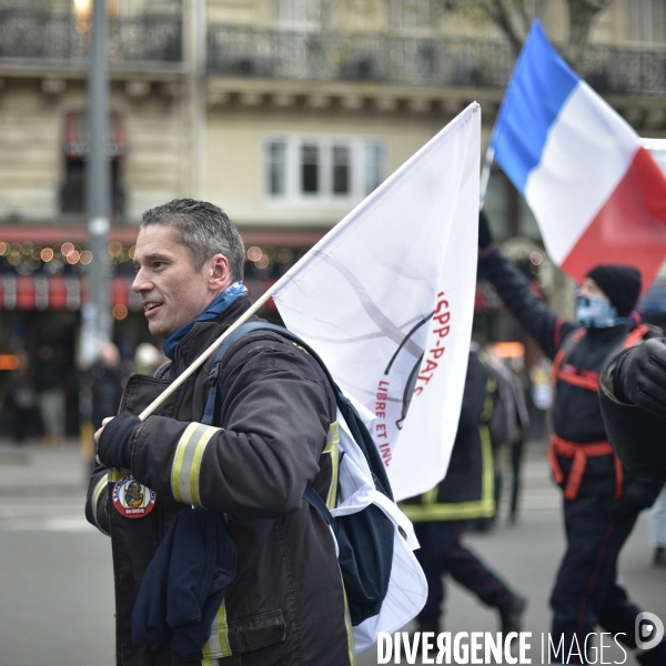 Manifestation pour la Grève du 5 décembre 2019 à Paris. National strike of 5 December 2019 in Paris.