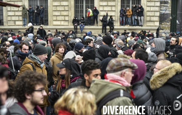 Manifestation pour la Grève du 5 décembre 2019 à Paris. National strike of 5 December 2019 in Paris.