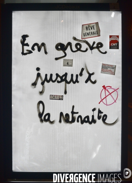 Manifestation pour la Grève du 5 décembre 2019 à Paris. National strike of 5 December 2019 in Paris.