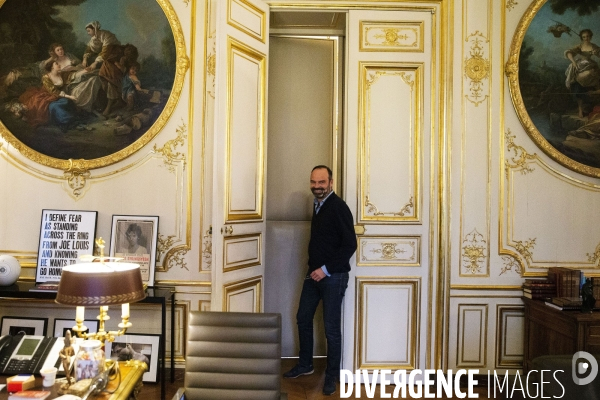 Le Premier Ministre Edouard PHILIPPE dans son bureau à l Hôtel Matignon  Le Premier Ministre Edouard PHILIPPE dans son bureau à l Hôtel Matignon.