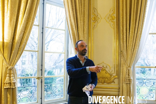 Le Premier Ministre Edouard PHILIPPE dans son bureau à l Hôtel Matignon  Le Premier Ministre Edouard PHILIPPE dans son bureau à l Hôtel Matignon.