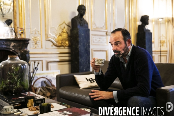 Le Premier Ministre Edouard PHILIPPE dans son bureau à l Hôtel Matignon  Le Premier Ministre Edouard PHILIPPE dans son bureau à l Hôtel Matignon.