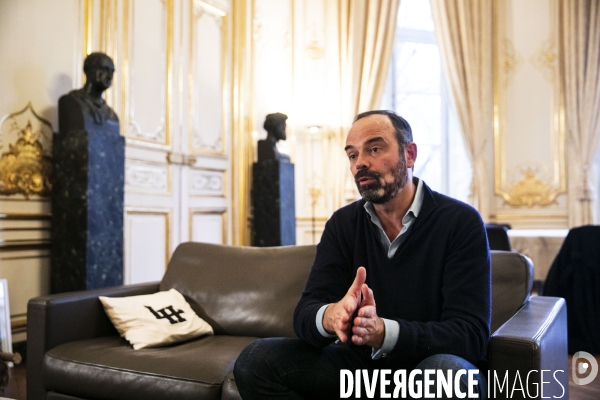 Le Premier Ministre Edouard PHILIPPE dans son bureau à l Hôtel Matignon  Le Premier Ministre Edouard PHILIPPE dans son bureau à l Hôtel Matignon.