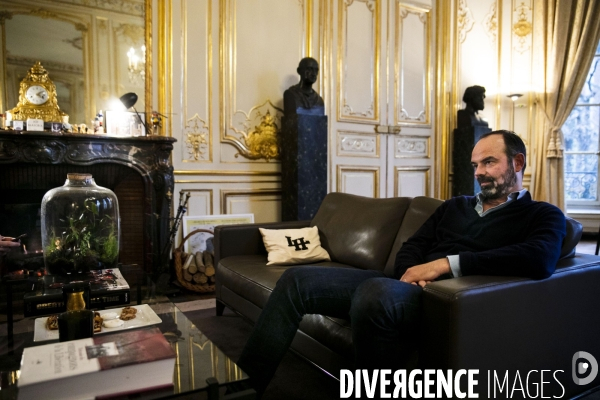 Le Premier Ministre Edouard PHILIPPE dans son bureau à l Hôtel Matignon  Le Premier Ministre Edouard PHILIPPE dans son bureau à l Hôtel Matignon.