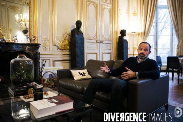 Le Premier Ministre Edouard PHILIPPE dans son bureau à l Hôtel Matignon  Le Premier Ministre Edouard PHILIPPE dans son bureau à l Hôtel Matignon.