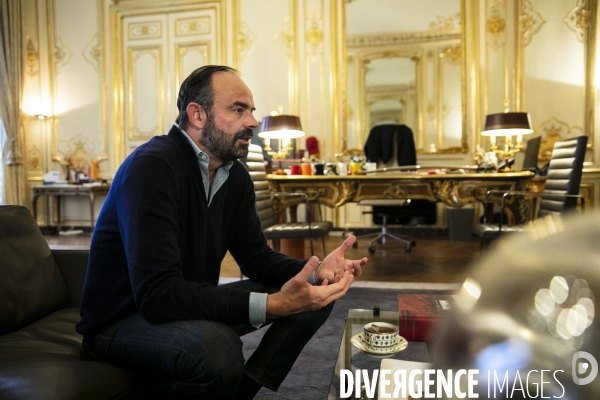 Le Premier Ministre Edouard PHILIPPE dans son bureau à l Hôtel Matignon  Le Premier Ministre Edouard PHILIPPE dans son bureau à l Hôtel Matignon.