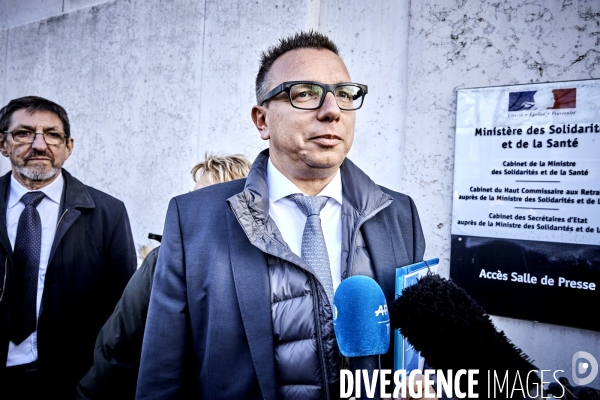Jean Paul Delevoye et Agnes Buzin rencontrent les partenaires sociaux