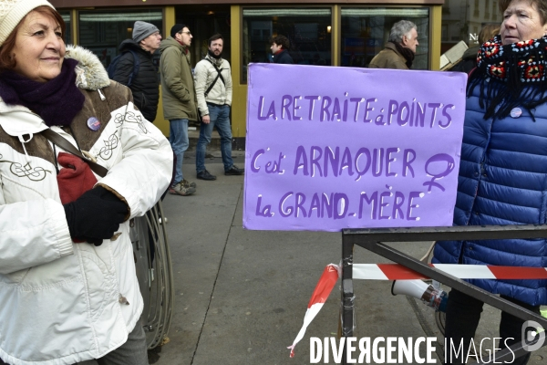 Manifestation contre la réforme des retraites. Grève du 10 décembre 2019 à Paris. National strike of 10 December 2019 in Paris.